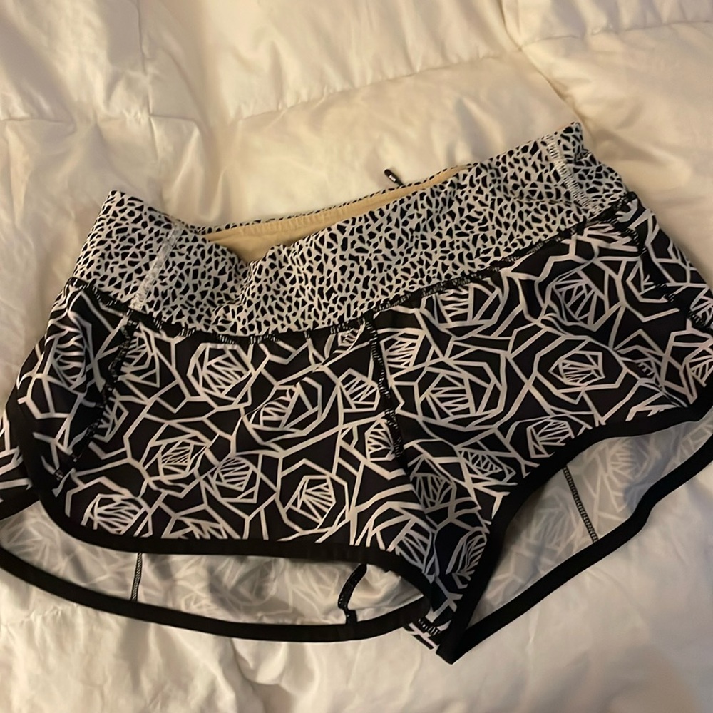 Lululemon Speed Up Low Rise Lined Shorts, Size 4